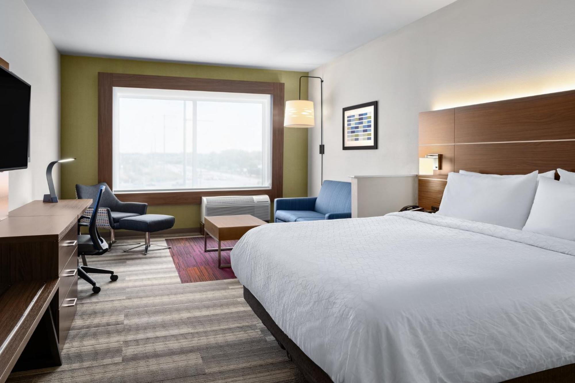 Holiday Inn Express & Suites - Madison West - Middleton By Ihg Exterior photo