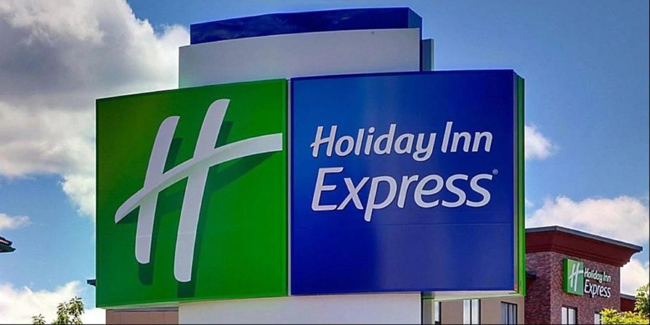 Holiday Inn Express & Suites - Madison West - Middleton By Ihg Exterior photo